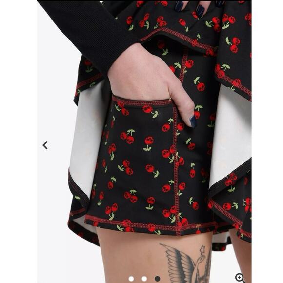 Social Collision Skull Cherry Active Skort Large Mini Skirt Hot Topics Punk - Picture 2 of 7